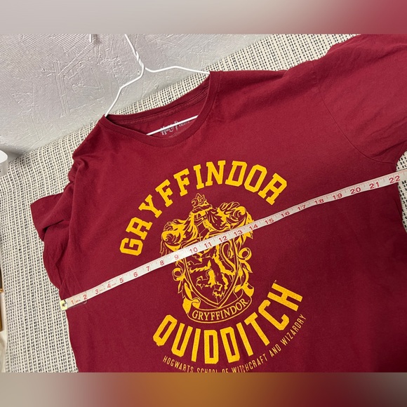 Harry Potter Gryffindor Quidditch Adult T-Shirt Red XL - Picture 5 of 6
